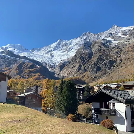 Luxury Romaine 1st Floor شقة *