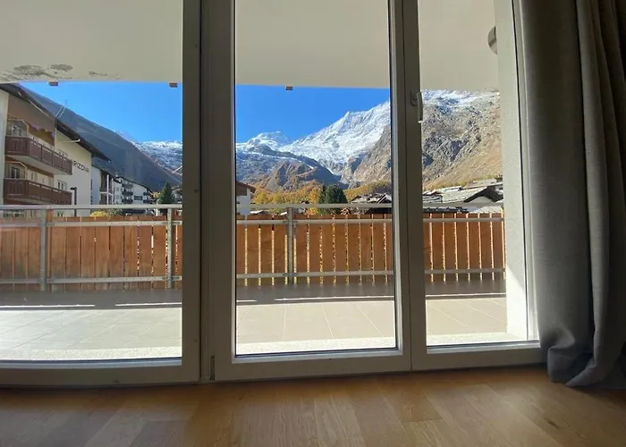 Luxury Romaine 1st Floor Apartment *