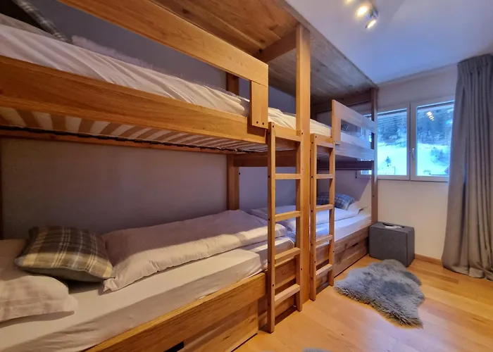 Luxury Romaine 1st Floor Apartment *