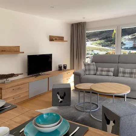 Luxury Romaine 1st Floor *