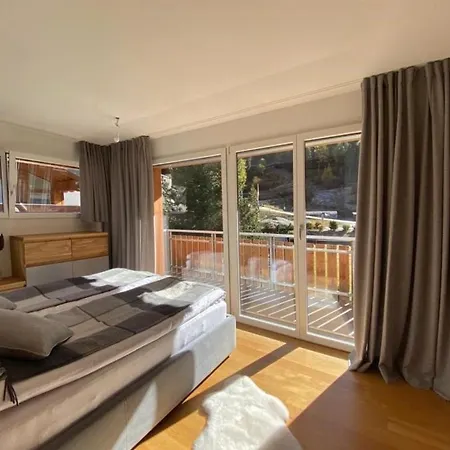 Luxury Romaine 1st Floor Apartment *